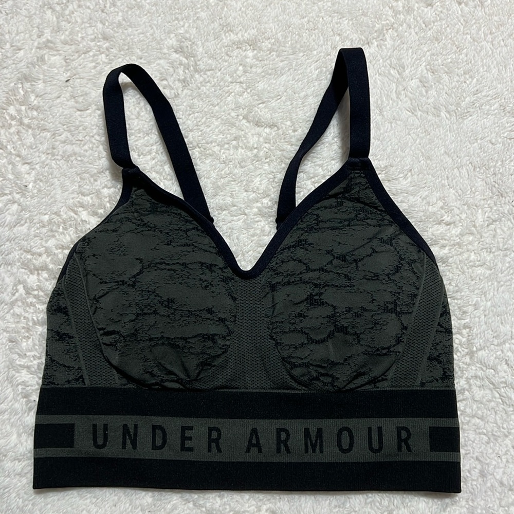 UA sports bra with adjustable straps and removable pads